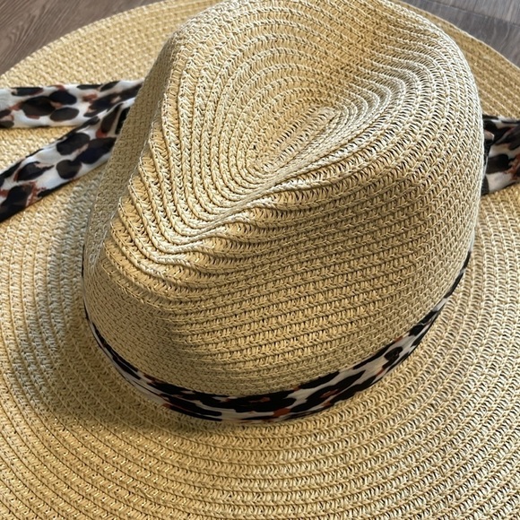 Vince Camuto Women’s Wide Rim Hat Bow Animal Print Scarf Detail - Picture 5 of 12